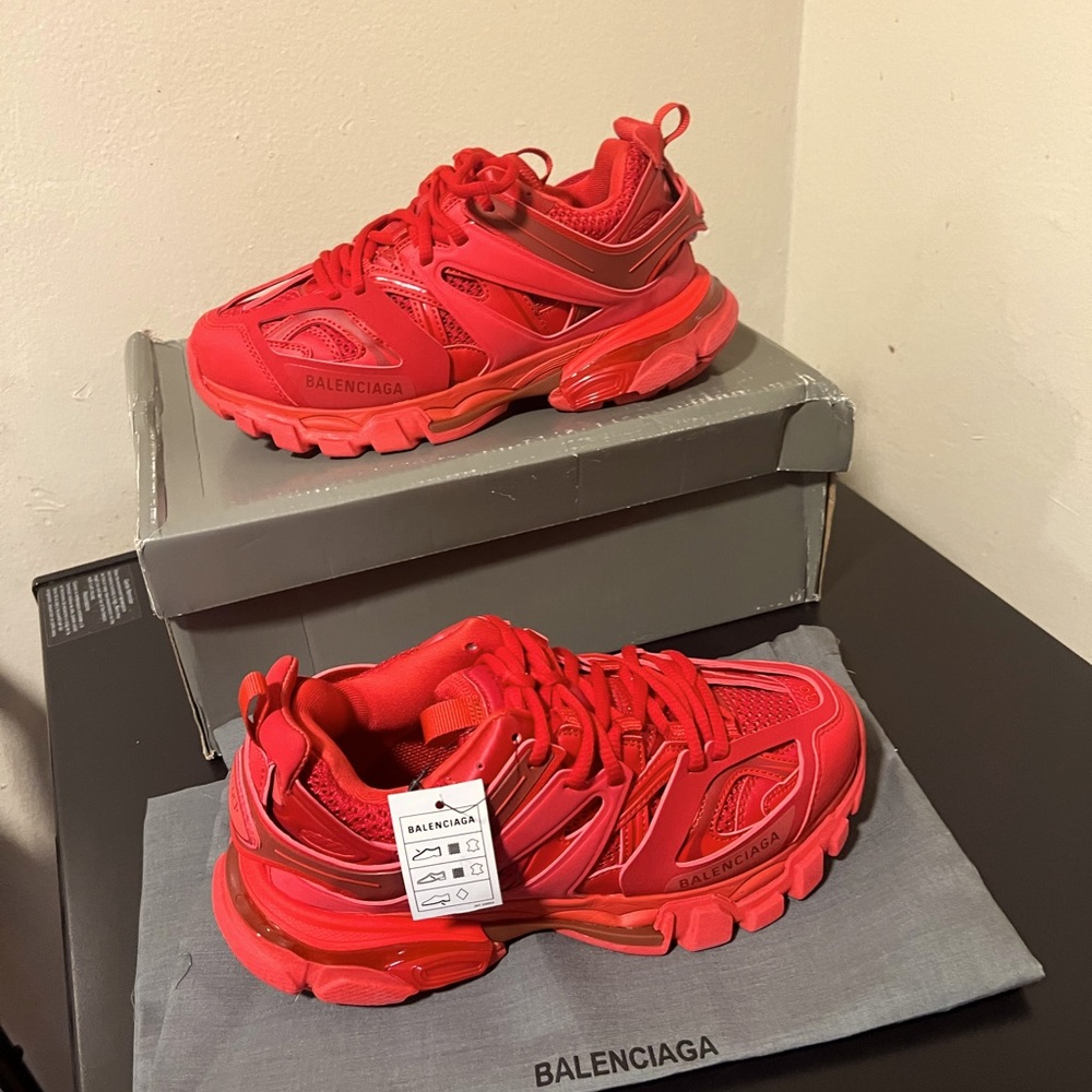 Balenciaga Low - Top Sneakers - Picture 1 of 13